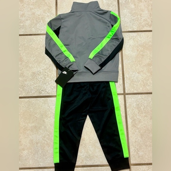 Nike Kids 2-Piece Dri-Fit Zip Jacket and Pull On Pants Set Sz 4 - Picture 4 of 8